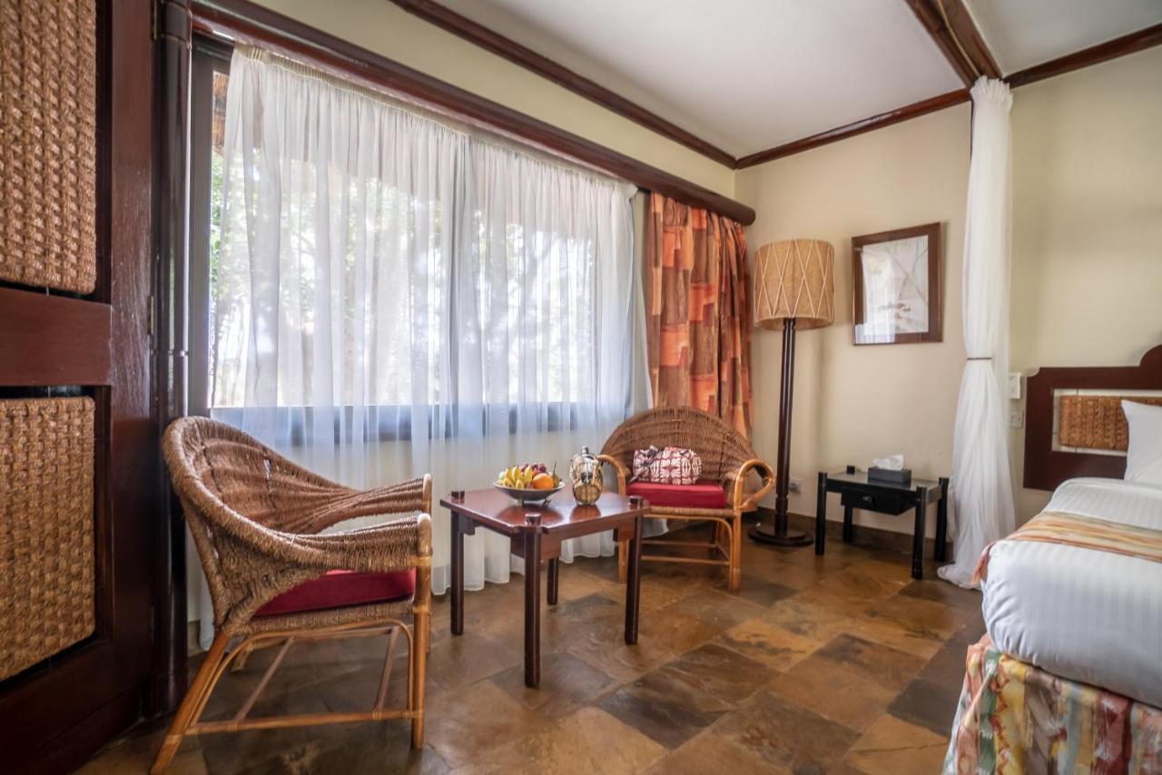 Sarova Shaba Game Lodge Archers Post Exterior photo